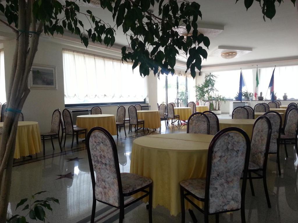 Hotel Capys Capua Exterior foto